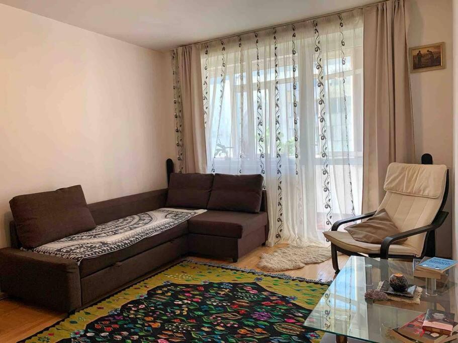 Central Apartment Muncii Area Netflix Bukarest Kültér fotó