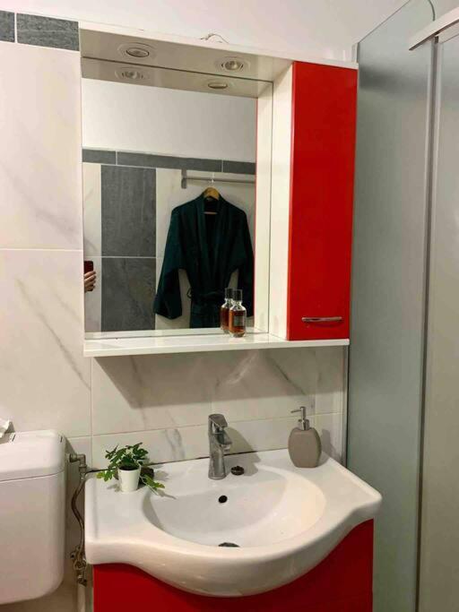 Central Apartment Muncii Area Netflix Bukarest Kültér fotó