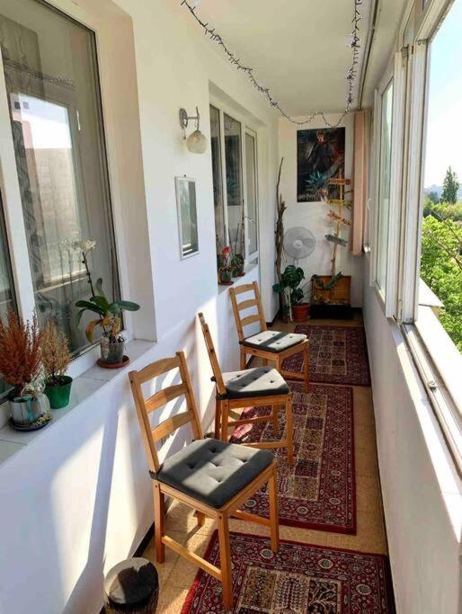 Central Apartment Muncii Area Netflix Bukarest Kültér fotó